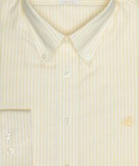 חולצת אוקספורד לגבר מבית Furor. עשויה מכותנה איכותי ונעימה במיוחד בפסים לבן וצהוב בגזרת slim עם כפתורים בצוארון ושרוולים ארוכים. לוגו פורור המופיע על צד החזה. למשרד, לאירועי צהרים וליציאה בערב. אין סוף אפשרויות לשילוב חולצת האוקספורד בחיי היומיום.