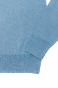 סריג צמר לגבר בצבע תכלת צוארון עגול עם לוגו פורור 100% תמר מרינו