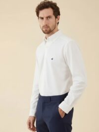 חולצת פולו לגבר שרוול ארוך בצבע לבן סמל כחול 100% כותנה