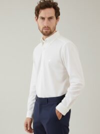 חולצת פולו לגבר שרוול ארוך בצבע לבן סמל לבן 100% כותנה